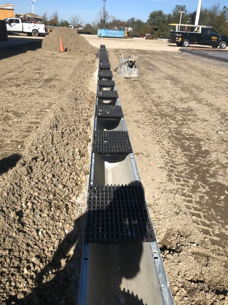Installing BG-FILCOTEN trench drain in truck fueling station